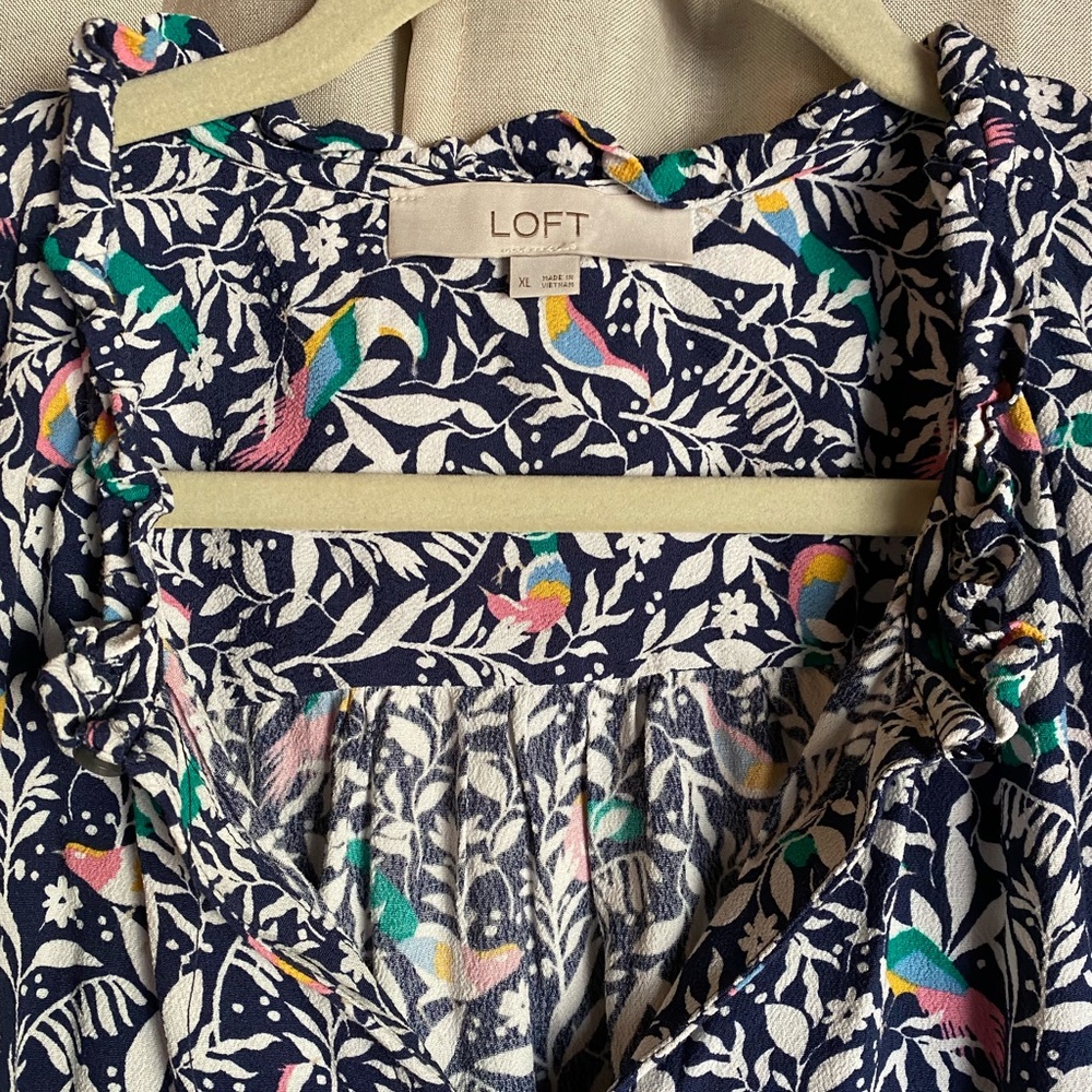 Loft like new flutter sleeve top XL